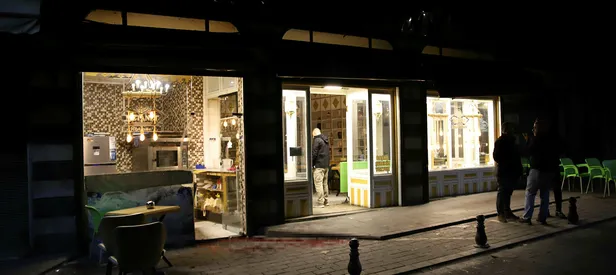 Gaziantep’te olaylı gece! Ünlü katmerci ve oğluna saldırı