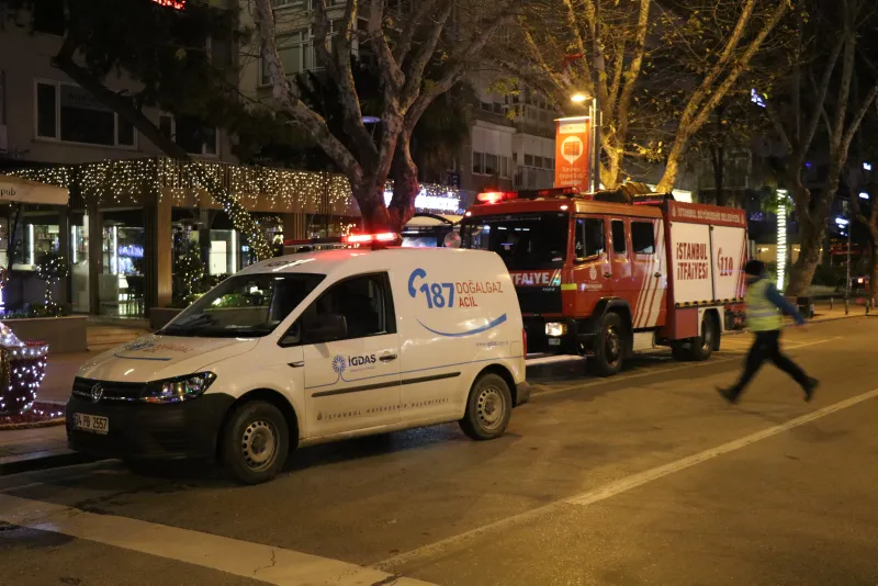 İstanbul'da iş makinesi doğal gaz borusunu patlattı - 9