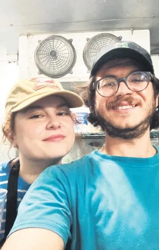 ABD'de Türk mutfağına hasret kalan Yonca Çubuk ve Emre Uzundağ çifti New York’un en popüler sipariş uygulamasını yaptı