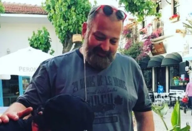 once-seranay-sonra-aleyna-haldun-demirhisar-kimdir-kac-yasinda-aleyna-tilki-ile-goruntulenen-haldun-demirhisar-evli-mi-esi-kim-1640334787695.jpg Aleyna Tilki ile görüntülenen Haldun Demirhisar evli mi, eşi kim? Önce Seranay sonra Aleyna! Haldun Demirhisar kimdir, kaç yaşında?-2