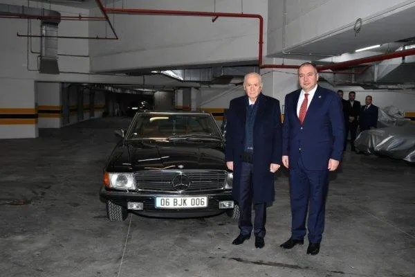 devlet-bahceli-mhpli-vekile-klasik-otomobil-hediye-etti-1579204106406.jpeg