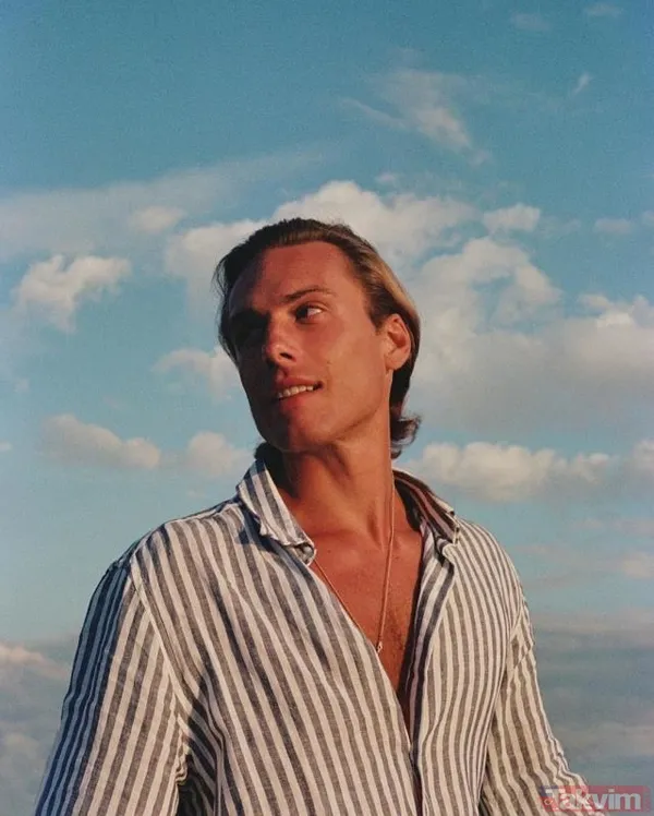 Merve Boluğur göğüs dekolteli pozunu 'tehlikeli' notuyla paylaştı! Hızını alamadı tezgah üstüne çıktı sosyal medya Merve'yi konuşuyor! - 10