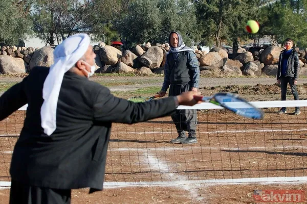 Koronavirüs salgınında köyden dışarı çıkamayan Şanlıurfa Viranşehirliler kendilerini tenise verdi - 5