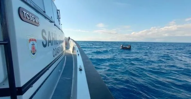 Son dakika: İzmir'de Yunanistan unsurlarınca Türk karasularına itilen 26 düzensiz göçmen kurtarıldı