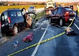 Kafa kafaya çarpıştı: 1 ölü, 5 yaralı