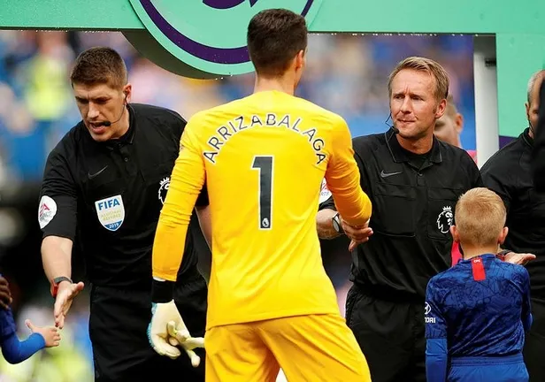 Trafiğe takılan hakem Graham Scott, Chelsea-Leicester City maçını yönetemedi-1