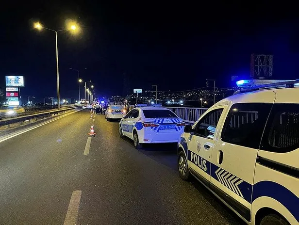 İzmir'de gece yarısı feci kaza! Kamyona çarpan motosikletin sürücüsü öldü-1