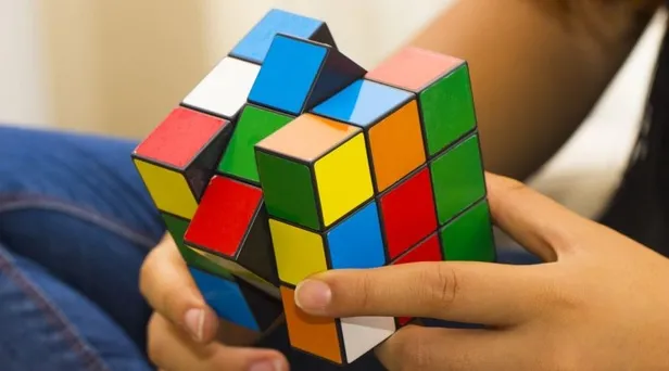 1633725057849.jpg Rubik küp nasıl çözülür? Rubik küpü icat eden kimdir? İşte en kolay Rubik küp çözümü!-3