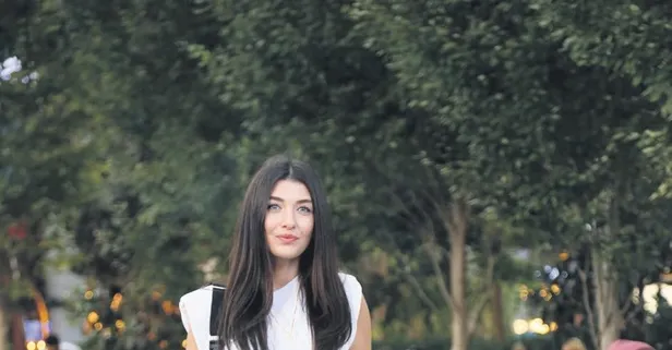 Yeni film yolda!  Aslıhan Güner yeni filmi için gün sayıyor: "İzleyenlere bir kez daha..."