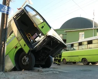 Yolcu dolu otobüs bahçe duvarından uçtu