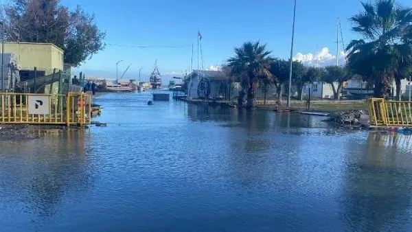 İskenderun'da alarm: Deniz seviyesi yükseldi-3