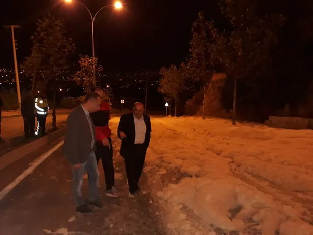 Mahallede gece yarısı kimyasal köpük paniği! Bir anda caddeyi sardı-3