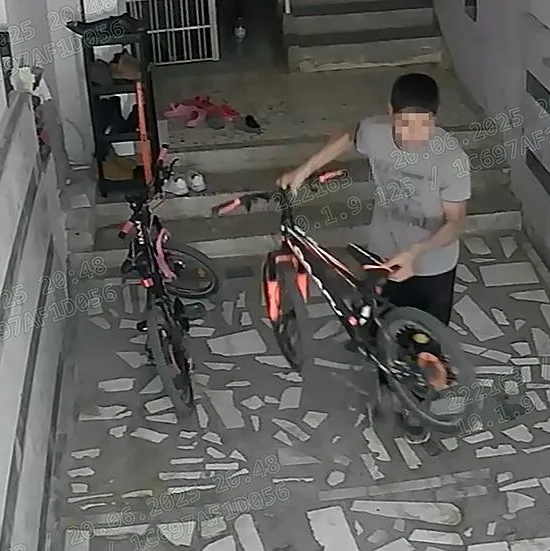 Girdiği apartmanlardan 6 bisiklet çaldı