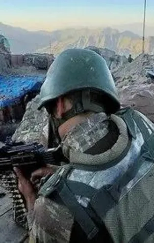 Irak'ın kuzeyine operasyon | Mühimmatı bırakıp kaçtılar!