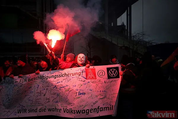 Alman otomotiv devi Volkswagen iflasın eşiğinde! Çalışanlar isyanda: Tabutunu kaldırdılar - 9