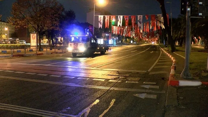 İstanbul'da 29 Ekim kutlamaları nedeniyle bazı yollar trafiğe kapatıldı-2