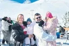 Annesine benzerliği sosyal medyada gündem oldu! Seda Bakan ve ailesi Alp Dağları'nda tatilde