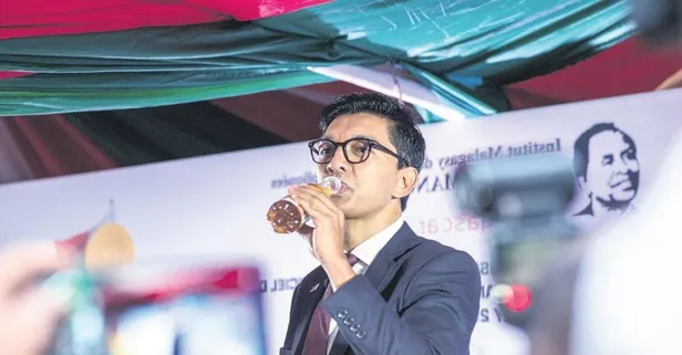 Madagaskar Cumhurbaşkanı Rajoelina "Covid Organics" adını verdikleri ilacın tanıtımını yaptı