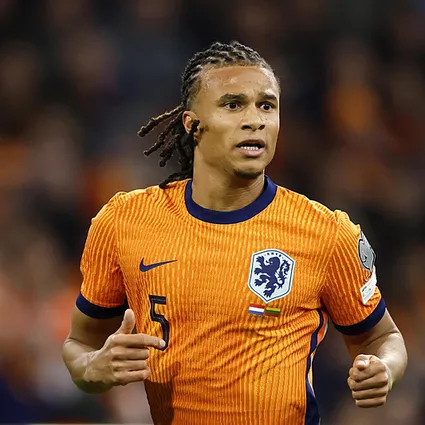 Nathan Ake Fenerbahçe kampına katıldı