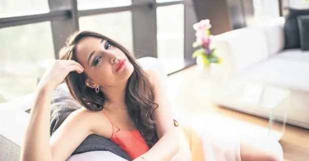 Öykü Karayel Gupse Özay'a övgüler dizdi...