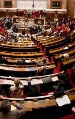 Fransa'da hükümet istifa etti