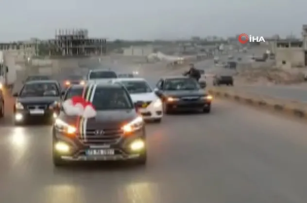 Düğün konvoyunda dehşete düşüren kaza! Makas atan sürücü ters yönde giden motosiklete çarparak...