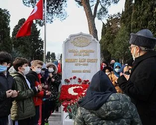 Mehmet Akif Ersoy kabri başında anıldı