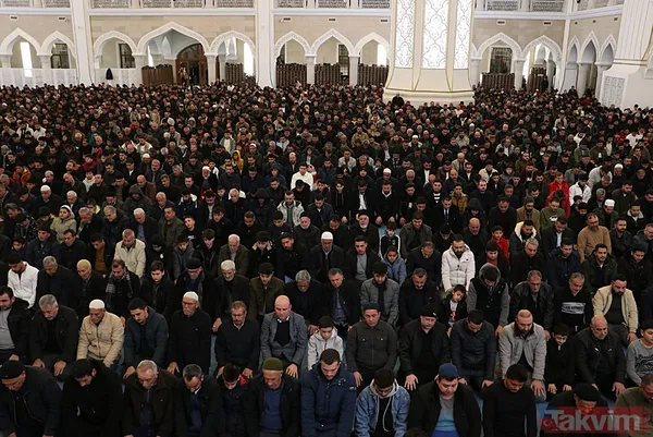 Miraç Kandili'nde eller semaya açıldı dualar edildi! İşte yurdun dört bir yanından görüntüler - 16