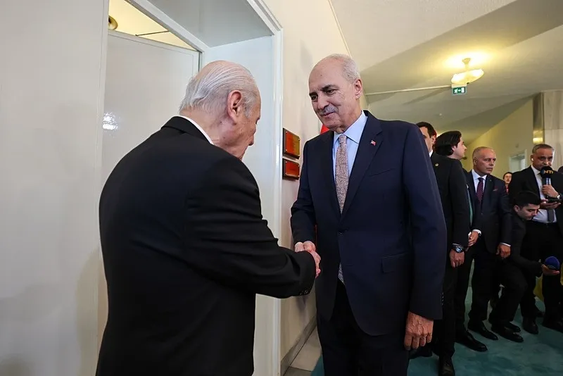 tbmmde-terorsuz-turkiye-gundemi-kurtulmusun-ilk-duragi-bahceli-1784632731064.jpeg TBMM’de Terörsüz Türkiye trafiği: Kurtulmuş; Bahçeli, DEM Parti ve Kılıçdaroğlu ile görüştü-2