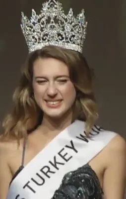 Itır Esen'in tacı geri alındı!