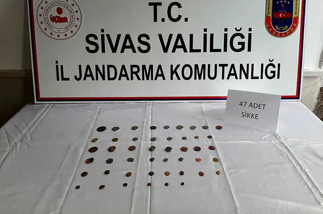 Sivas'ta 2 şüpheli 47 sikke ile yakalandı