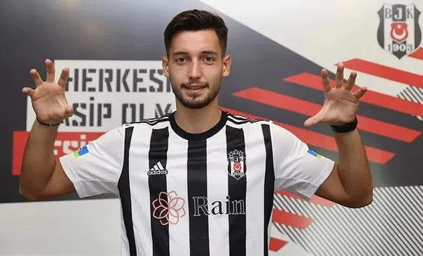 selin-turkmen-gonlunu-besiktasli-futbolcu-tayyip-talha-sanuca-kaptirdi-cicegi-burnunda-cift-gocekte-1686769530375.jpeg Selin Türkmen gönlünü Beşiktaşlı futbolcu Tayyip Talha Sanuç’a kaptırdı! Çiçeği burnunda çift Göcek’te...-3