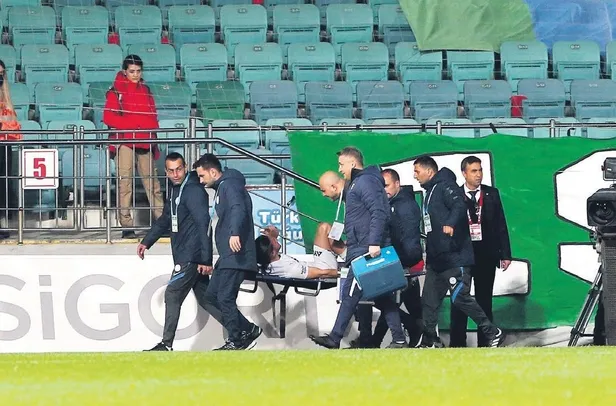 fenerbahce-rizeyi-6-golle-gecti-ust-uste-6-galibiyetini-alip-seriyi-devam-ettirdi-1650661937086.jpeg Fenerbahçe Rize'yi 6 golle geçti üst üste 6. galibiyetini alıp seriyi devam ettirdi-6