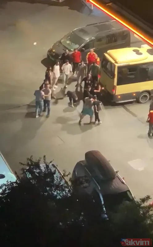 İstanbul'da şoka sokan anlar: Otomobili kavga ettiği kişilerin üzerine sürdü - 2