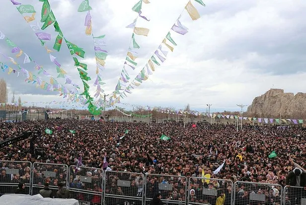 hdpkk-vites-yukseltti-14-mayista-ocalana-fiziki-ozgurluk-kilicdaroglunun-bayram-yapacagim-dedigi-lozani-hedef-1679238571727.jpeg 6'lı ile ittifakı resmileşen HDP "Öcalan'a 14 Mayıs'ta fiziki özgürlük" vaatlerine başladı! Kılıçdaroğlu ve Lozan...-7