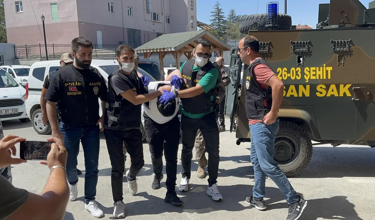 1782767421574.jpeg 2 yıl önce canlı yayında dehşet saçmıştı: 75 yıl ceza alan Arda Küçükyetim koğuşunda intihar etti-4