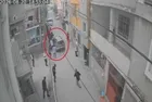 Adana'da aileler arası kavga! Kalabalığa araçla daldı: 1'i ağır 4 yaralı