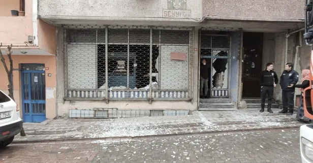 Sultangazi’de iş yerinde patlama! Camlar yola saçıldı