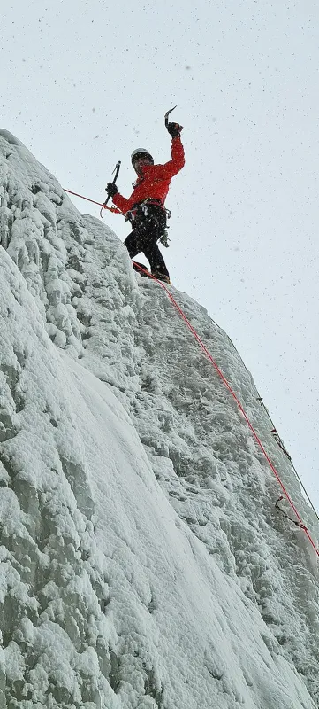 dagcilar-karsta-yuzeyi-buz-tutan-susuz-selalesine-tirmandilar-1643961848272.jpg Dağcılar Kars'ta yüzeyi buz tutan Susuz Şelalesi'ne tırmandılar-4