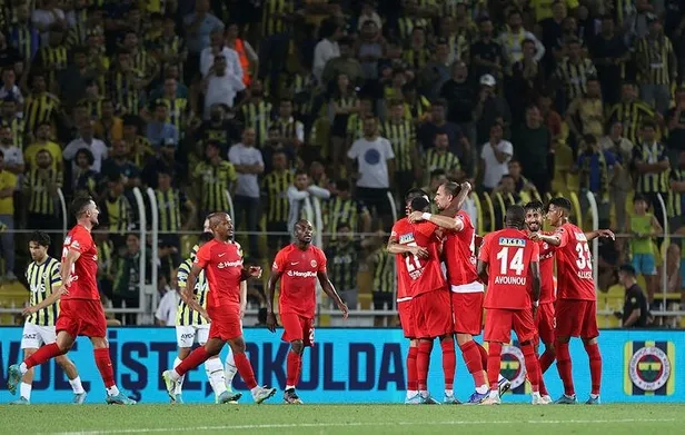 fenerbahceye-ilk-hafta-soku-umraniyespor-karsisinda-1-puani-son-anda-kurtardi-1659998167019.jpeg