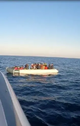 Son dakika: Sahil Güvenlik ekipleri Yunanistan'ın ölüme terk ettiği onlarca kaçak göçmeni kurtardı