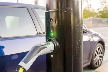 Aydınlatma direkleri otomobilleri şarj edecek