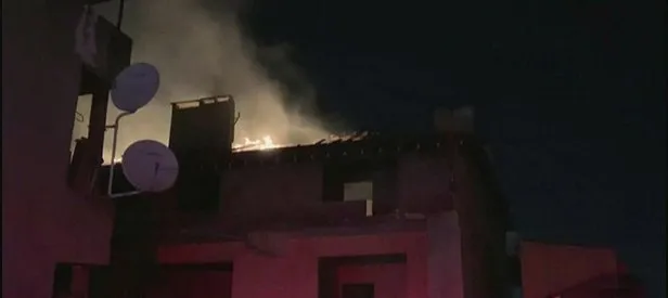 Kadıköy’de çatı katı alev alev yandı