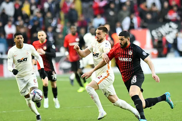 Galatasaray'da tarihi çöküş! Hepsinden fark yedi