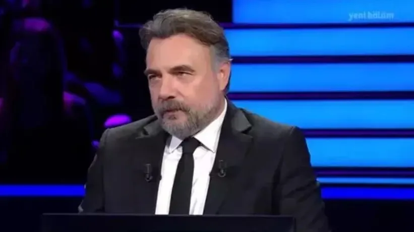 2022-2023 sezonunda Türkiye'de tiyatro seyirci sayısı bir önceki sezona oranla nasıl değişmiştir?