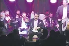 İstanbul'da bir mekanda sahne alan İbrahim Tatlıses renkli repertuarıyla coşkuyu doruklara çıkardı