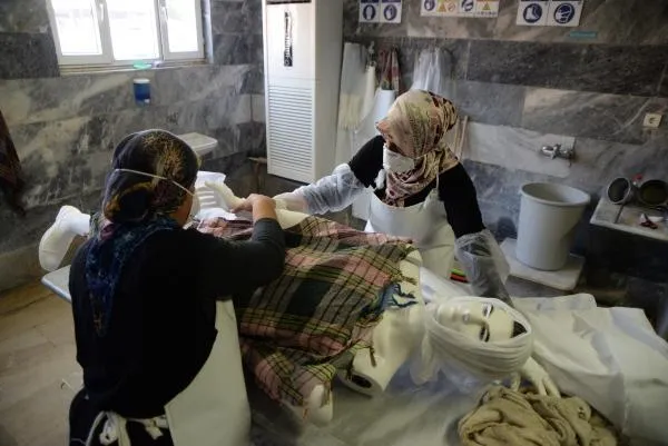 SON DAKİKA: Koronavirüs pandemisinde gassalların zorlu sınavı: Herkes buna cesaret edemez!-4