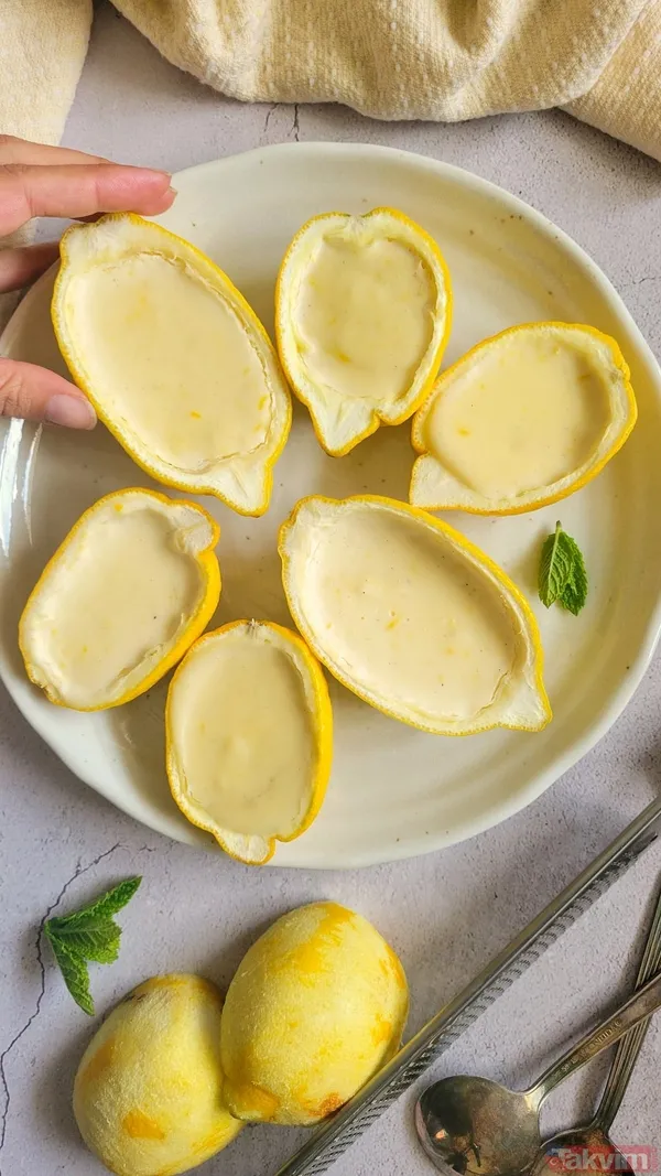 Piştikten Sonra Vanilini Ekleyin Ve Karıştırmaya Devam Edin. Eğer Daha Pürüzsüz Ve Hafif Bir Kremaya Sahip Olmak İsterseniz Krem Şanti Kullanabilirsiniz. Krem...