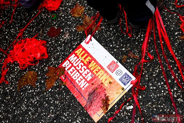 Alman otomotiv devi Volkswagen iflasın eşiğinde! Çalışanlar isyanda: Tabutunu kaldırdılar - 27