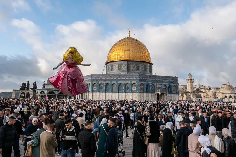 Mescid-i Aksa'da 120 bin kişi bayram namazı kıldı (AA)